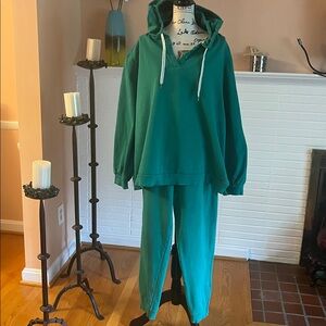 Peace Love World 2PC Hoodie Set - Mix Sizes
(Hoodie Size 2X and Pants Size 1X)